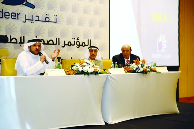 "عبيد بن سرور متحدثاً خلال المؤتمر الصحافي"