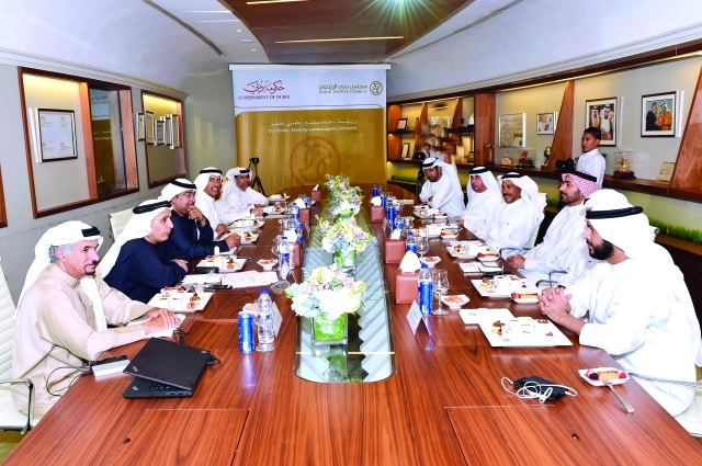 "■ من اجتماع مجلس دبي الرياضي مع رؤساء مجالس إدارات الأندية وشركات الكرة برئاسة مطر الطاير | البيان"