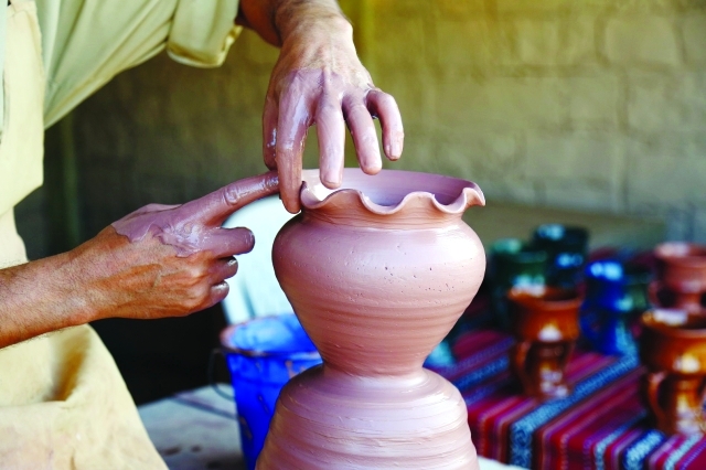 " صناعة الفخار"