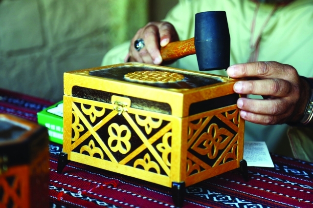 " صناعات يدوية بالخشب"