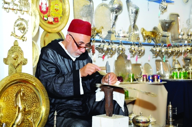 " النقش على النحاس"