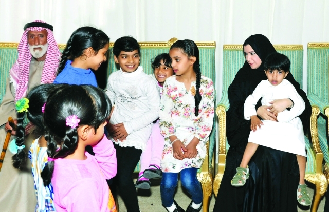 "أمل القبيسي خلال العزاء"