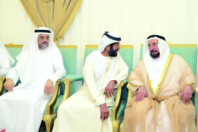 "سموه وسلطان بن محمد بن سلطان وطحنون بن محمد خلال العزاء"