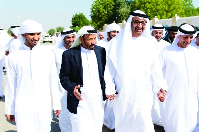 "محمد بن زايد خلال تقديمه العزاء في فقيد الوطن"