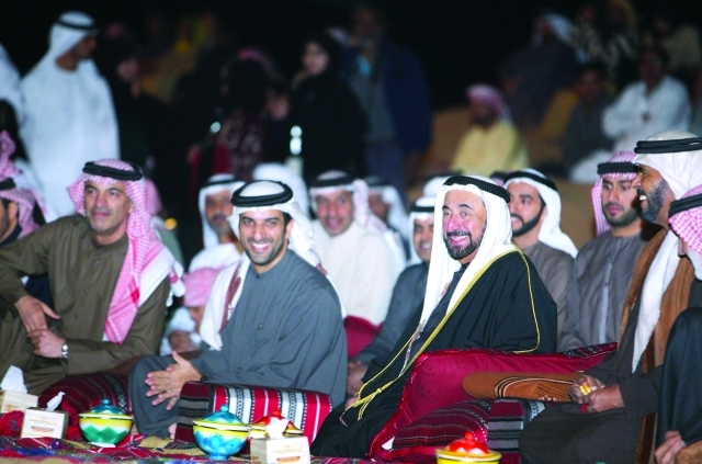 "■ سلطان القاسمي يتابع عروض مهرجان المسرح الصحراوي بحضور سلطان بن أحمد | وام"