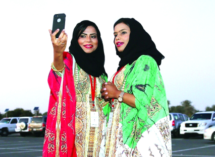 "الثنائي المغامر هدى زويد وميثاء مبارك - البيان"