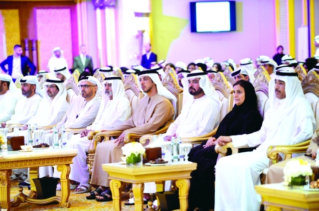 "■ منصور بن زايد ونهيان وحمدان بن مبارك ولبنى القاسمي وأحمد الزعابي وجمال السويدي خلال الحفل"