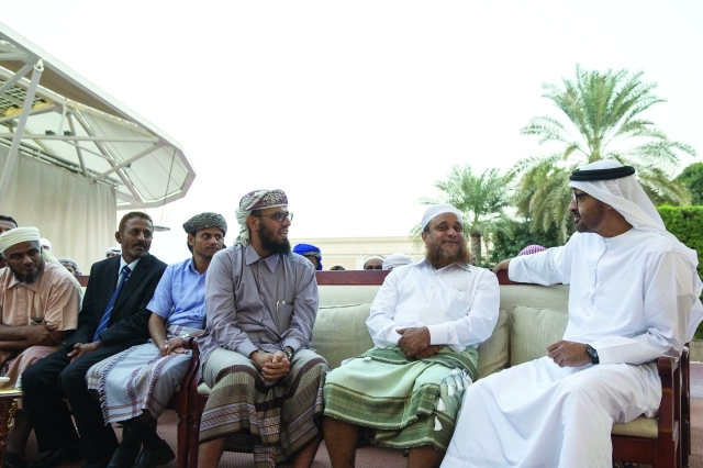 "محمد بن زايد متحدثاً إلى قادة المقاومة في عدن ــ وام"