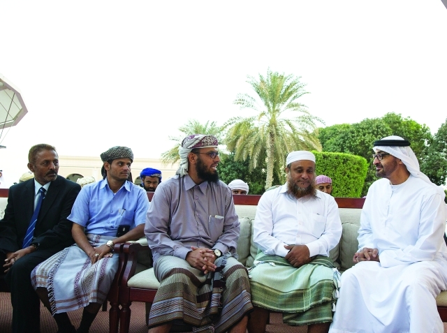 "■ سموه خلال استقباله الوفد اليمني"