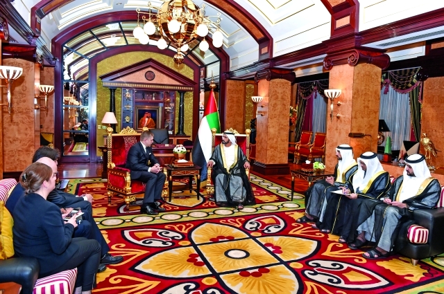 "■ محمد بن راشد مستقبلاً رئيس وزراء سلوفاكيا بحضور حمدان ومكتوم بن محمد وأنور قرقاش  |  تصوير محمد هشام"