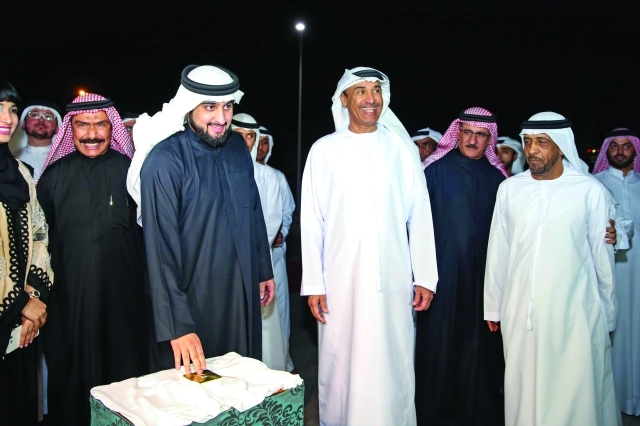 "أحمد بن محمد مفتتحاً حديقة دبي المتوهجة"