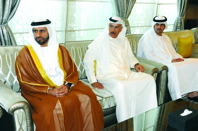 "■ أحمد بن حميدان وعلي بالرهيف ومصطفى محمد خلال اللقاء"