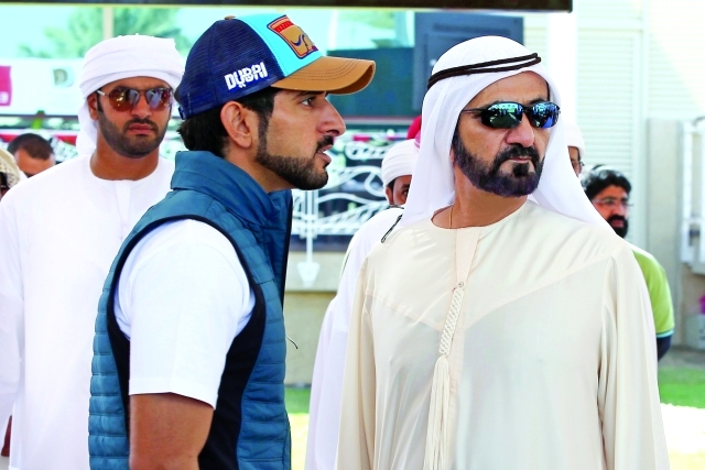 "محمد بن راشد وحمدان بن محمد يتابعان السباق | تصوير- موهان"