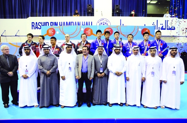 "■ الحضور خلال تتويج المنتخب الصيني | البيان"