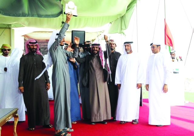 "■ فرحة الفائزين عقب التتويج | البيان"