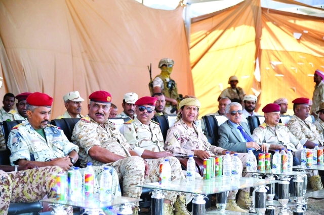 "قادة عسكريون من الإمارات والسودان واليمن خلال حفل التخريج | وام"