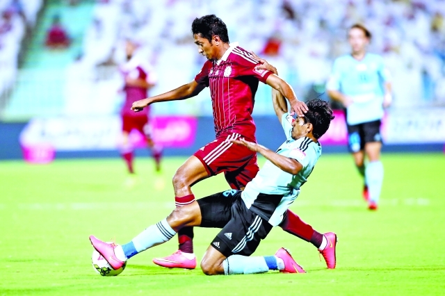 "■ صراع على الكرة بين بني ياس والوحدة من لقاء سابق بينهما | البيان"