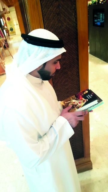 "يفضل الروايات ويقرأ كتباً عالمية"