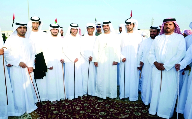 "حامد بن زايد مع عرسان قبيلة الخييلي"
