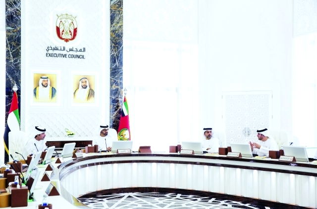 "■ محمد بن زايد يترأس المجلس التنفيذي بأبوظبي في إحدى جلساته | أرشيفية"