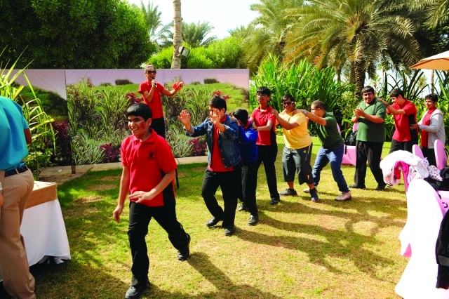 "أجواء مفعمة بالفرح بأعياد الميلاد ورأس السنة قبل الإجازة."