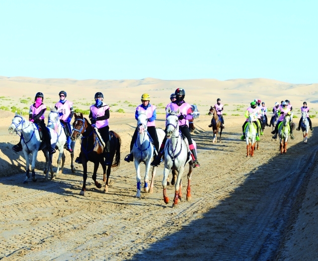 "■ جانب من السباق النسائي"