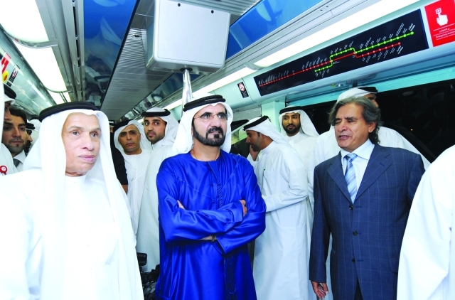 "■ محمد بن راشد خلال تدشين تشغيل مترو دبي في مول الإمارات. 09 / 09 / 2009"