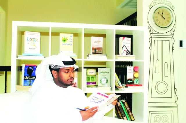 "■ عبدالله في مكتبته"