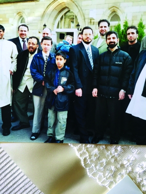 "■ سعيد مع زملاء الدراسة وأسرهم"