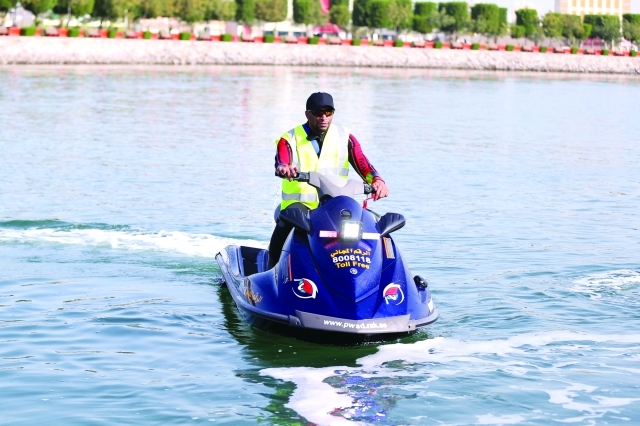 "■ دوريات «راقب» لضبط مخالفات الصيد داخل المحميات البحرية | تصوير: حنيف"