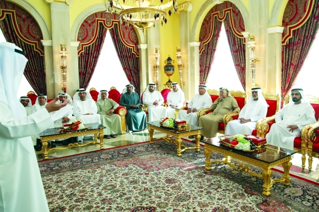 "■ محمد بن راشد ومكتوم بن محمد وأحمد بن سعيد ونهيان بن مبارك وسلطان الجابر وسلطان المنصوري وأنور قرقاش وعدد من المسؤولين | تصوير: خليفة عيسى"