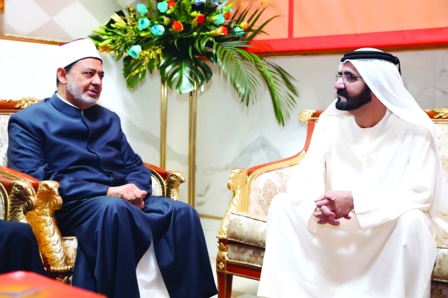 "■ محمد بن راشد يتبادل الحديث مع أحمد الطيب شيخ الأزهر | البيان"