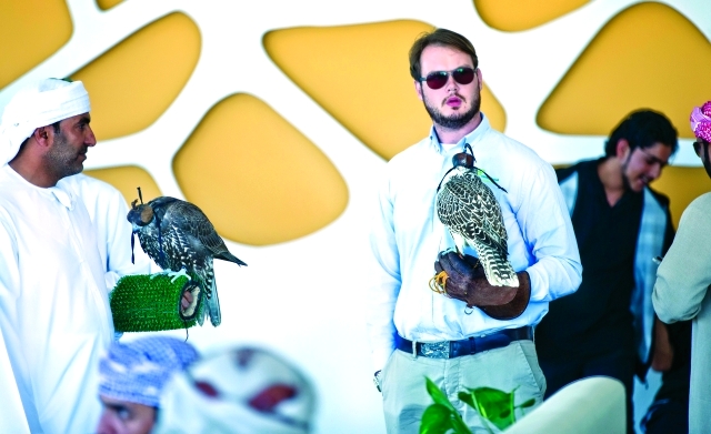"طومي هافمان مارت أول مشارك بريطاني"