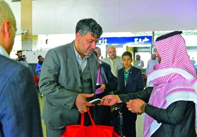 "أعضاء السفارة والقنصلية الإيرانية يغادرون المملكة"