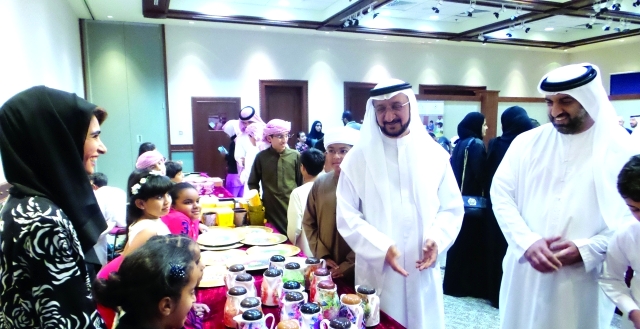 "السويدي يتفقد المعرض المصاحب لحفل الدورة الختامي - البيان"