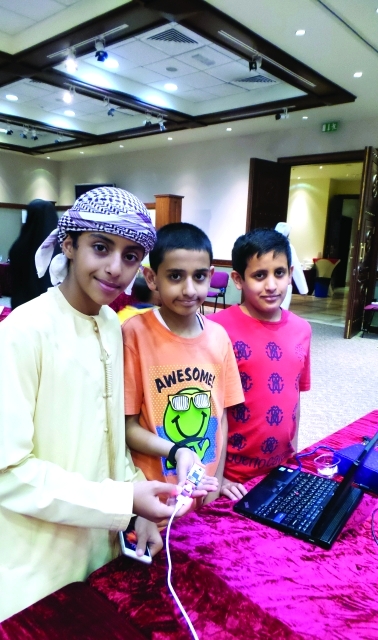 "المخترعون الصغار أحمد زكي وعبد الله السويدي وخالد أنور واختراع الجرس الصامت - البيان"