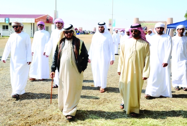 "سلطان بن زايد لدى حضوره لمتابعة السباق/ البيان"