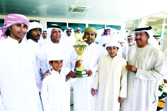 "■ حاكم رأس الخيمة يتوج أحد الفائزين بحضور سلطان بن حمدان | البيان"
