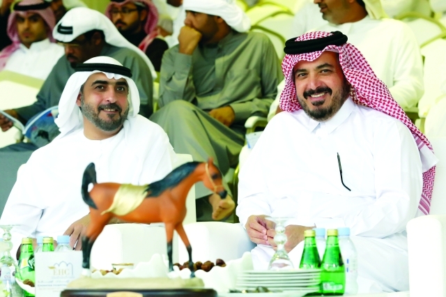 "■ عبدالله آل ثاني ومحمد بن سعود يتابعان المنافسات | تصوير - محمد الزرعوني"