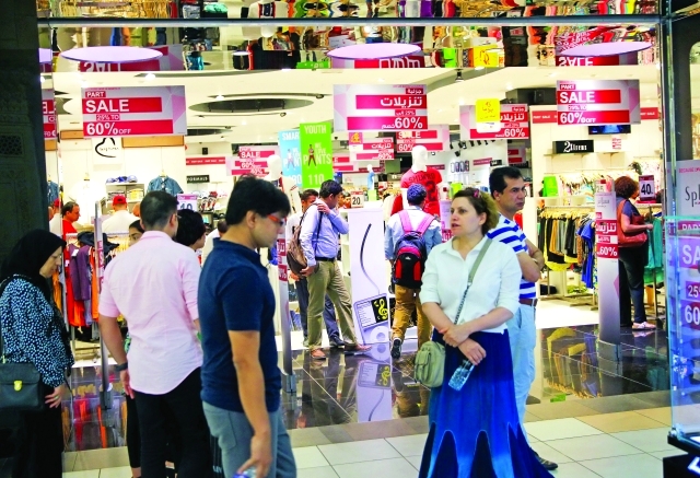 عروض الترويج تزيد الاستهلاك وتستنزف الراتب