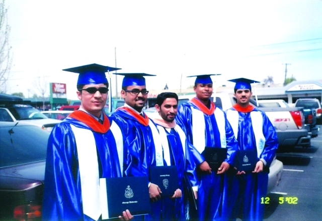 "■ سعيد مع زملائه الخريجين"