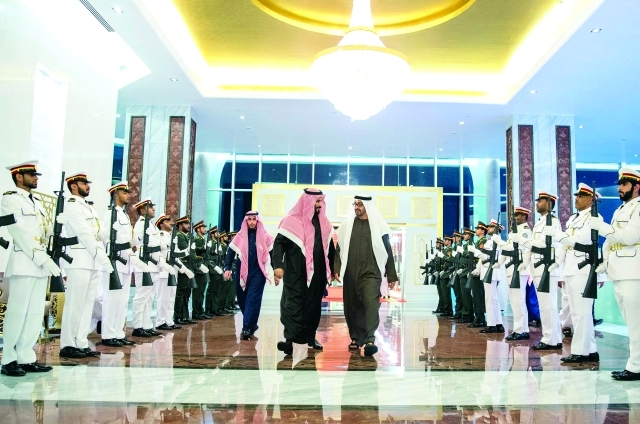 "■ محمد بن زايد لدى استقباله محمد بن سلمان في المطار الرئاسي | وام"