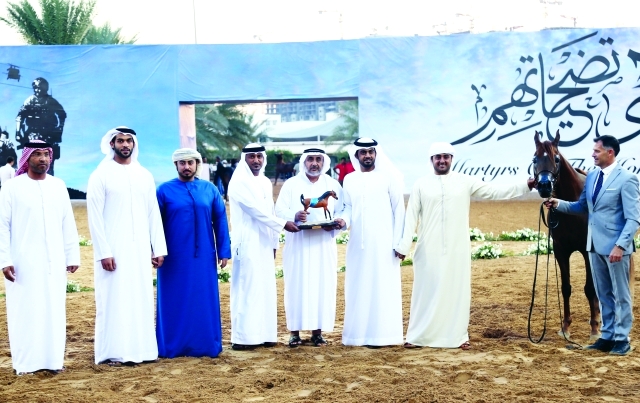 "■ خلال تتويج الفائزين في ختام بطولة جمال الخيول | البيان"