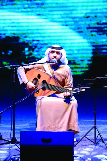 "■ الفنان حسن علي يعزف في مهرجان الشارقة للموسيقى"
