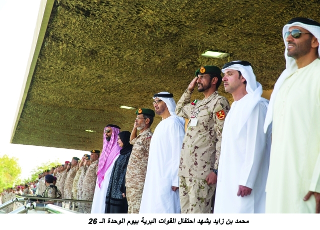 "محمد بن زايد وهزاع وطحنون بن زايد وقادة عسكريين"