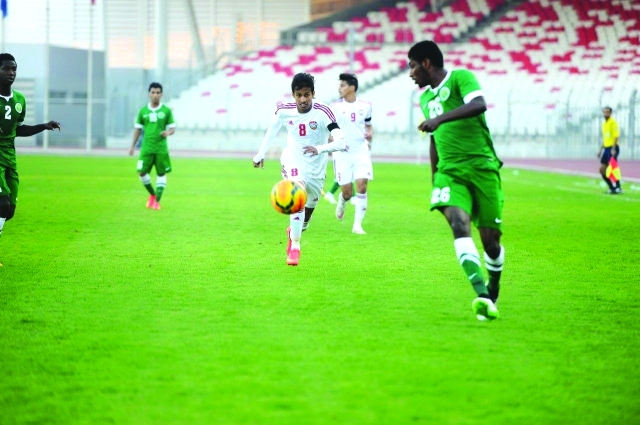 "■ من لقاء سابق للمنتخب السعودي مع الأبيض الإماراتي | أرشيفية"