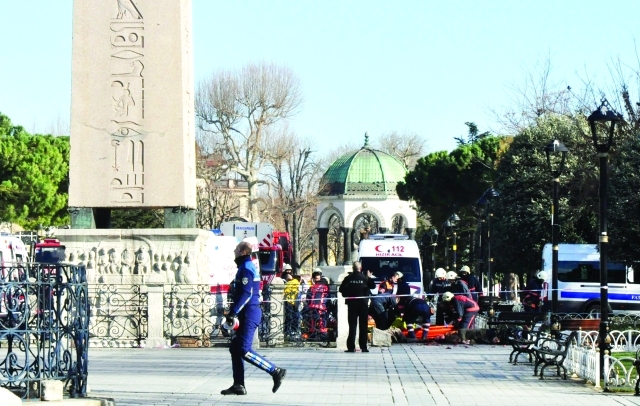 "خلال نقل الضحايا من موقع التفجير | اي. بي. ايه"