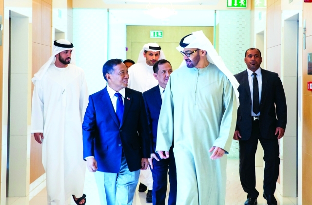 "■ سموه ونائب الرئيس الفلبيني وخلدون المبارك ومحمد المزروعي"