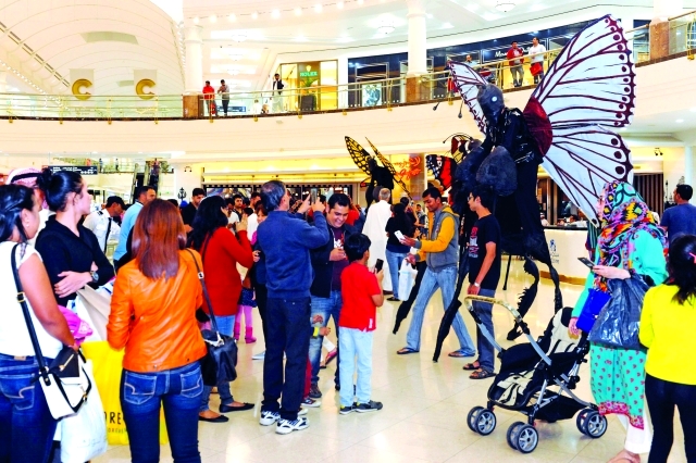 "■ عرض الفراشات استقطب اهتمام الأطفال | من المصدر"