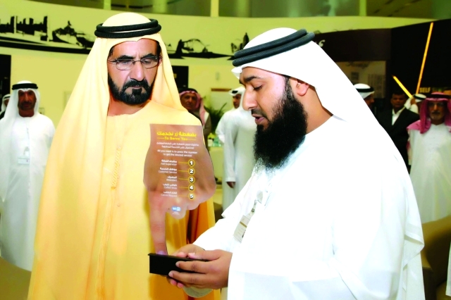 "محمد بن راشد يتفقد خدمات دائرة الأراضي والأملاك"